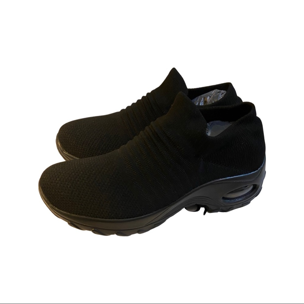 Hyper soft Size 38 tennis shoe.